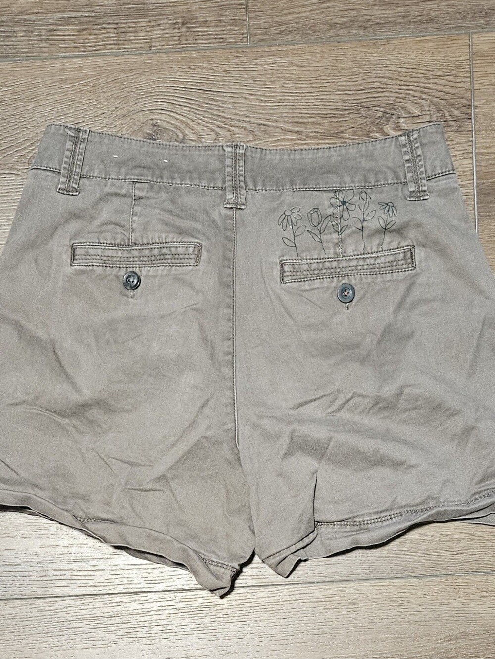 Women’s Cargo Shorts with Floral Back Embroidery - Taupe